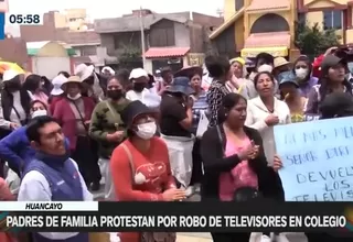Huancayo: Padres de familia protestan por robo de televisores en colegio