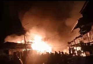 Iquitos: Devastador incendio deja 50 viviendas destruidas