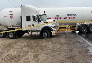 Pisco: Camión cisterna terminó varado en carretera tras despiste por lluvias