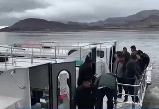 Puno: Turistas tienen que ir en barco a Bolivia