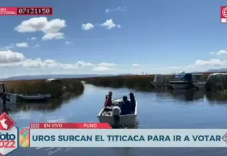 Puno: Uros surcan el Lago Titicaca para ir a votar 