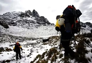 PNP rescató a un andinista alemán caído a grieta de 30 metros en nevado en Áncash