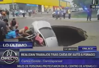 Trujillo: forado se abrió en la pista y auto cayó con toda una familia 
