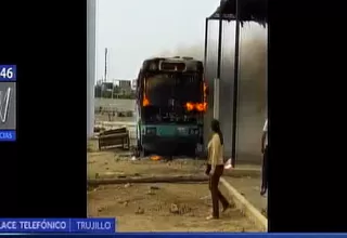 Dos buses se incendiaron en el campus de la Universidad Nacional de Trujillo