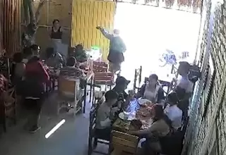 [VIDEO] Piura: Delincuentes asaltan y siembran el pánico en restaurante