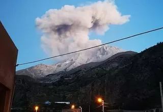 Volcán Ubinas: Gran columna de humo tras nuevas explosiones con gases y cenizas